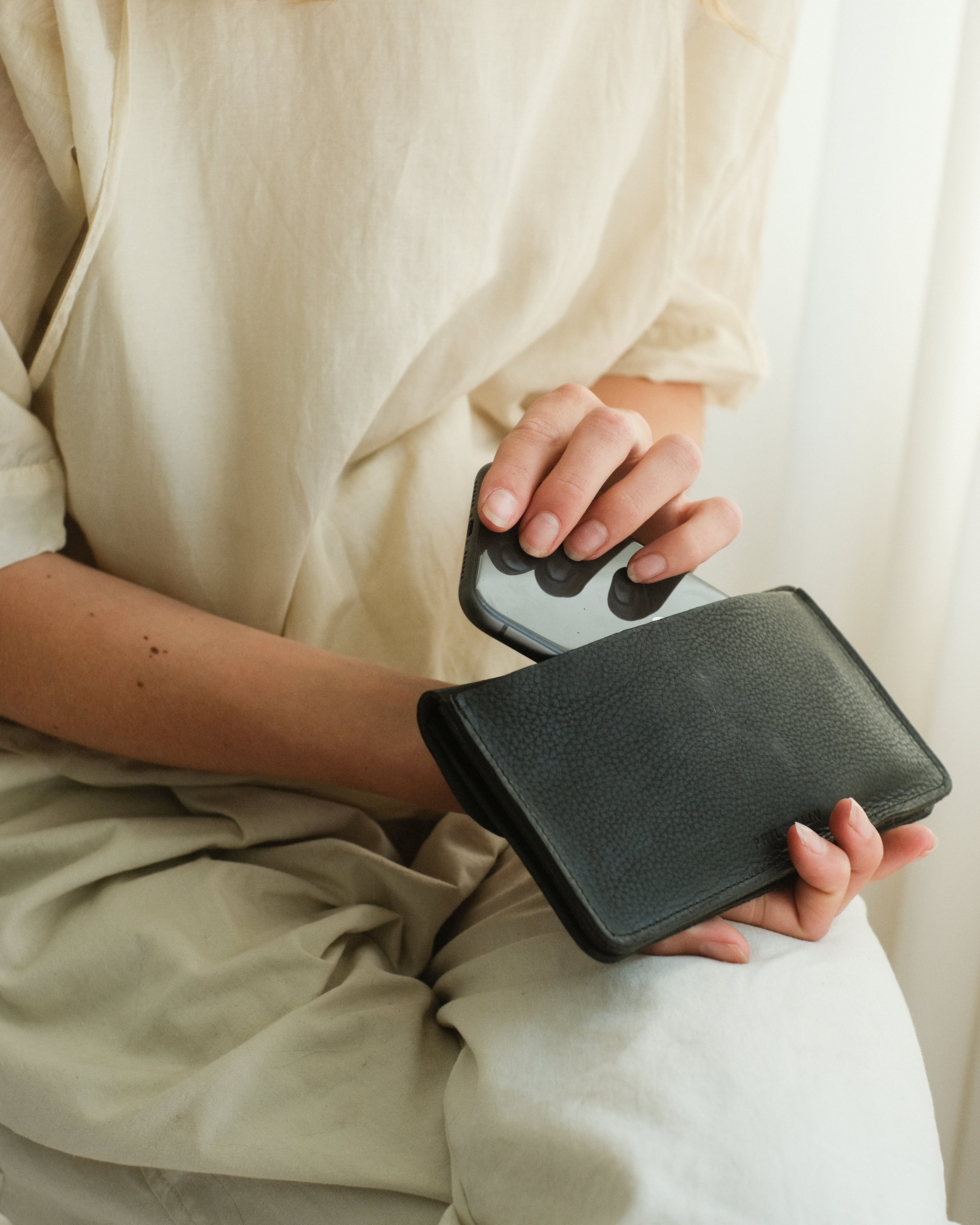 TERRA wallet - black