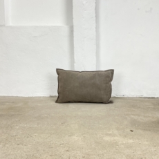 Cushion dark taupe 60x40